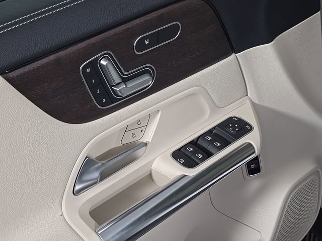 Certified 2021 Mercedes-Benz GLA 250 4MATIC image 16