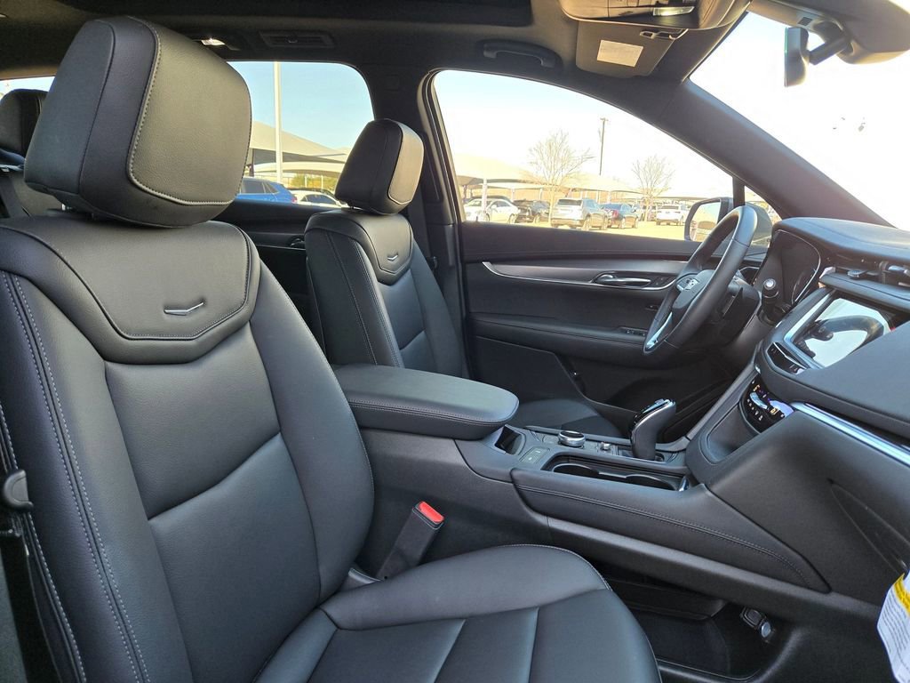 New 2025 Cadillac XT6 Luxury image 28