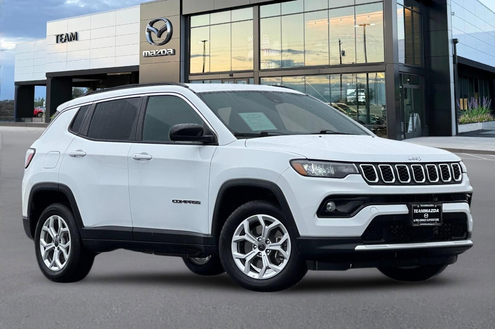 Used 2025 Jeep Compass Latitude image 2