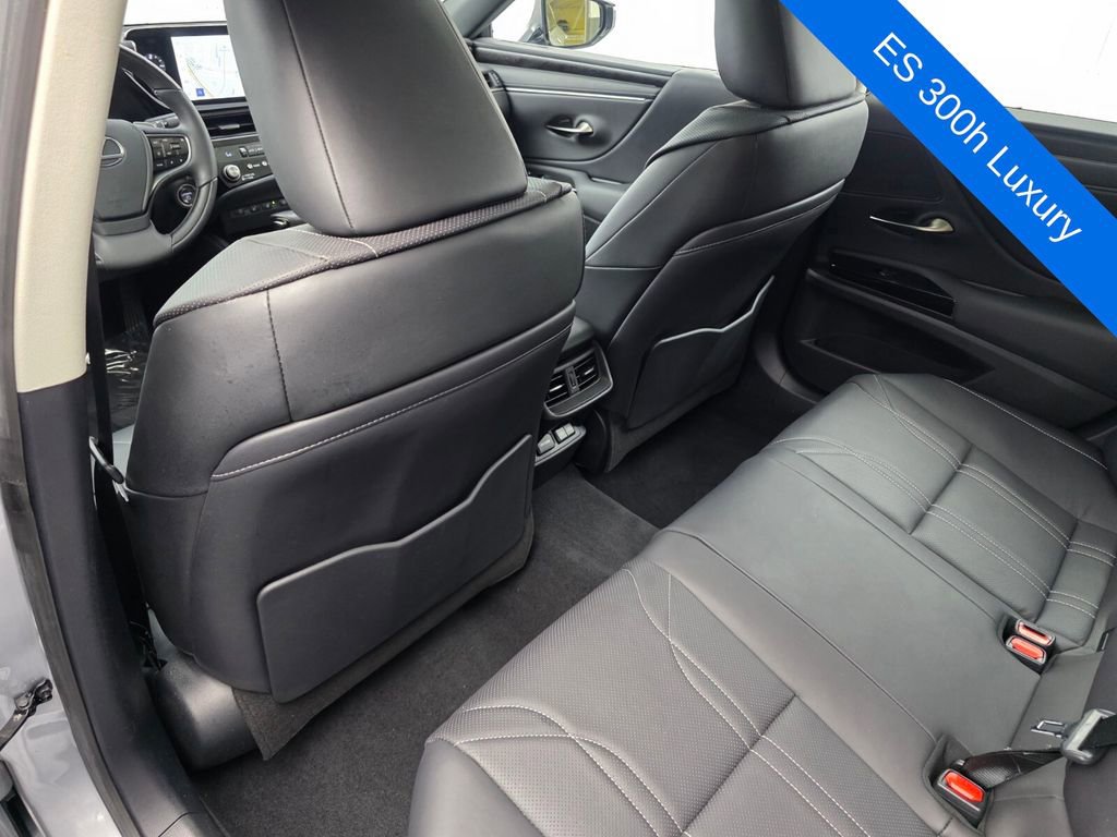 Used 2025 Lexus ES 300h w/ Technology Package image 15