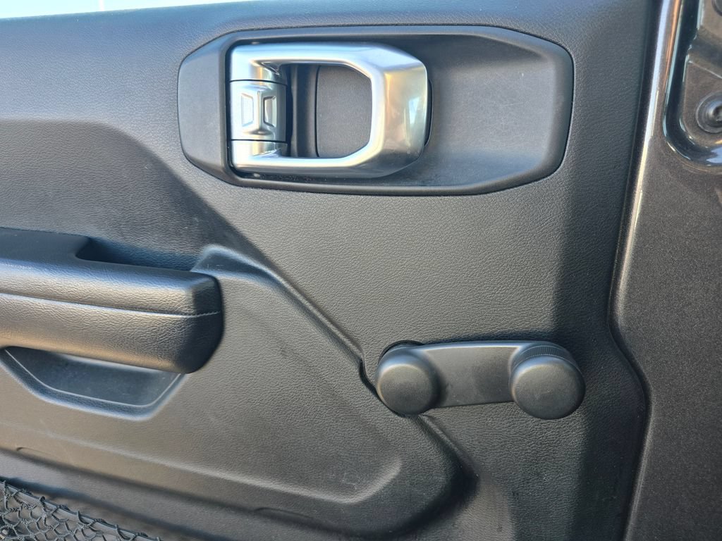 Used 2018 Jeep Wrangler Sport AWD/4WD image 18