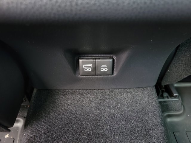 Used 2025 Toyota Camry SE image 9
