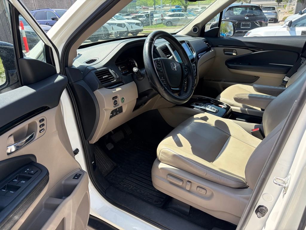 Used 2017 Honda Pilot Touring image 12