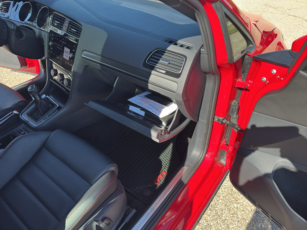 Used 2019 Volkswagen GTI SE FWD image 34