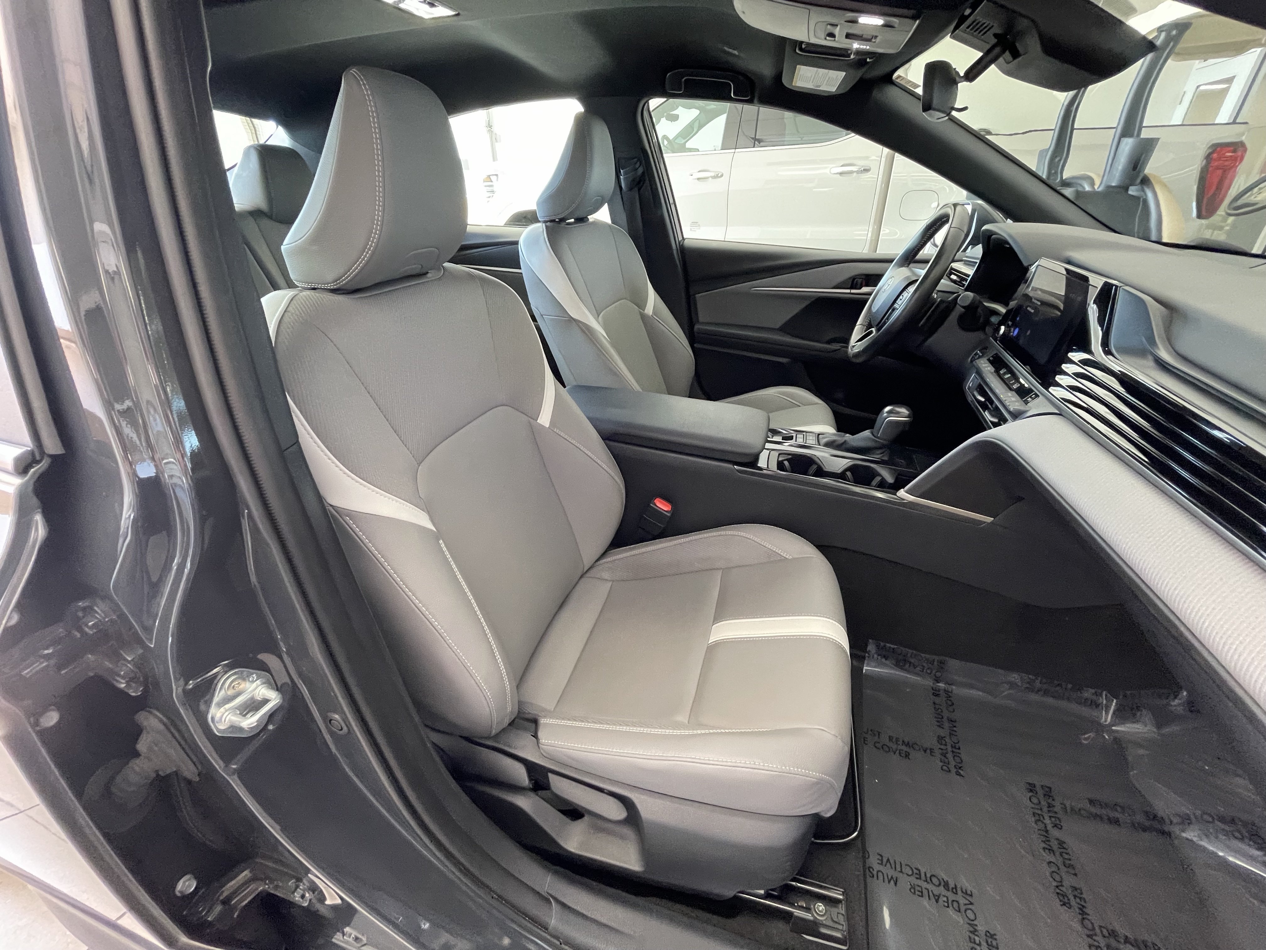 Used 2025 Toyota Camry SE FWD image 12