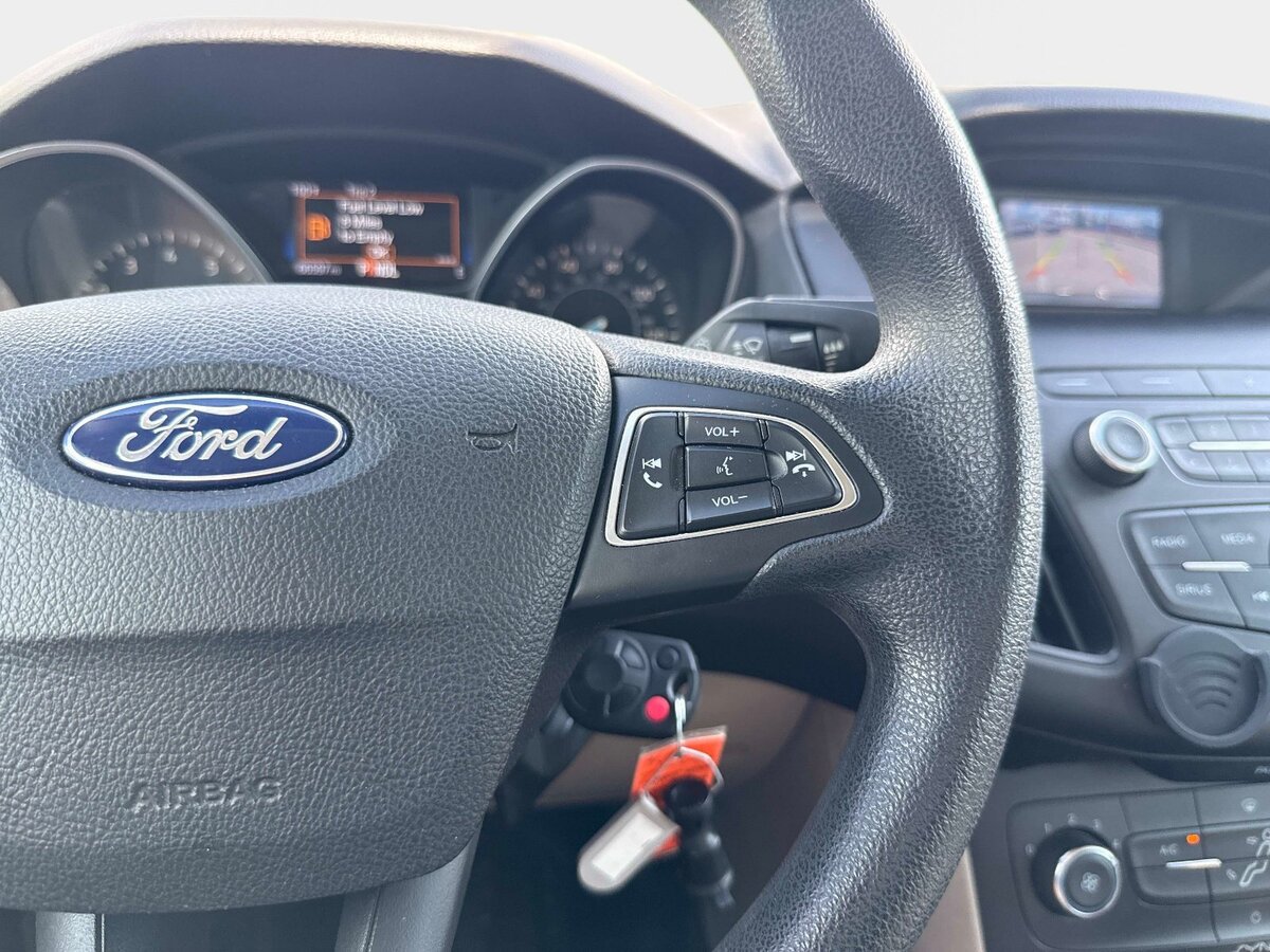 Used 2018 Ford Focus SE FWD image 29