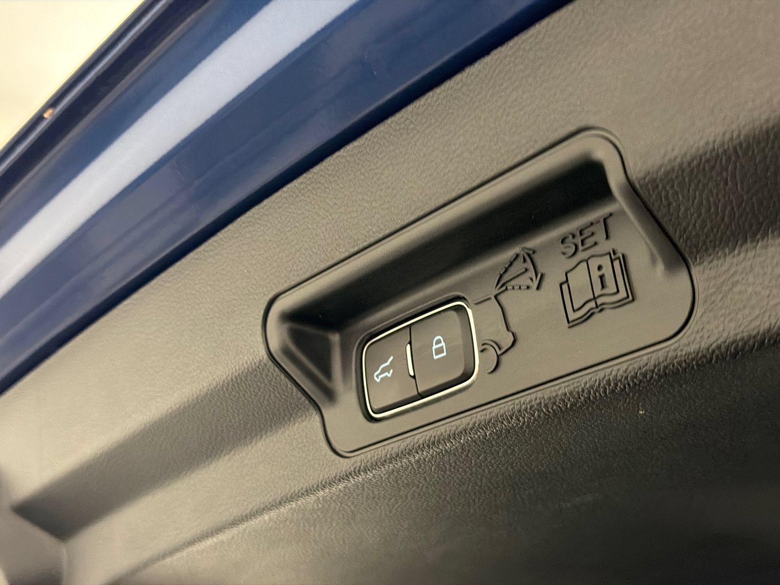 Used 2021 Ford Explorer XLT AWD/4WD image 9