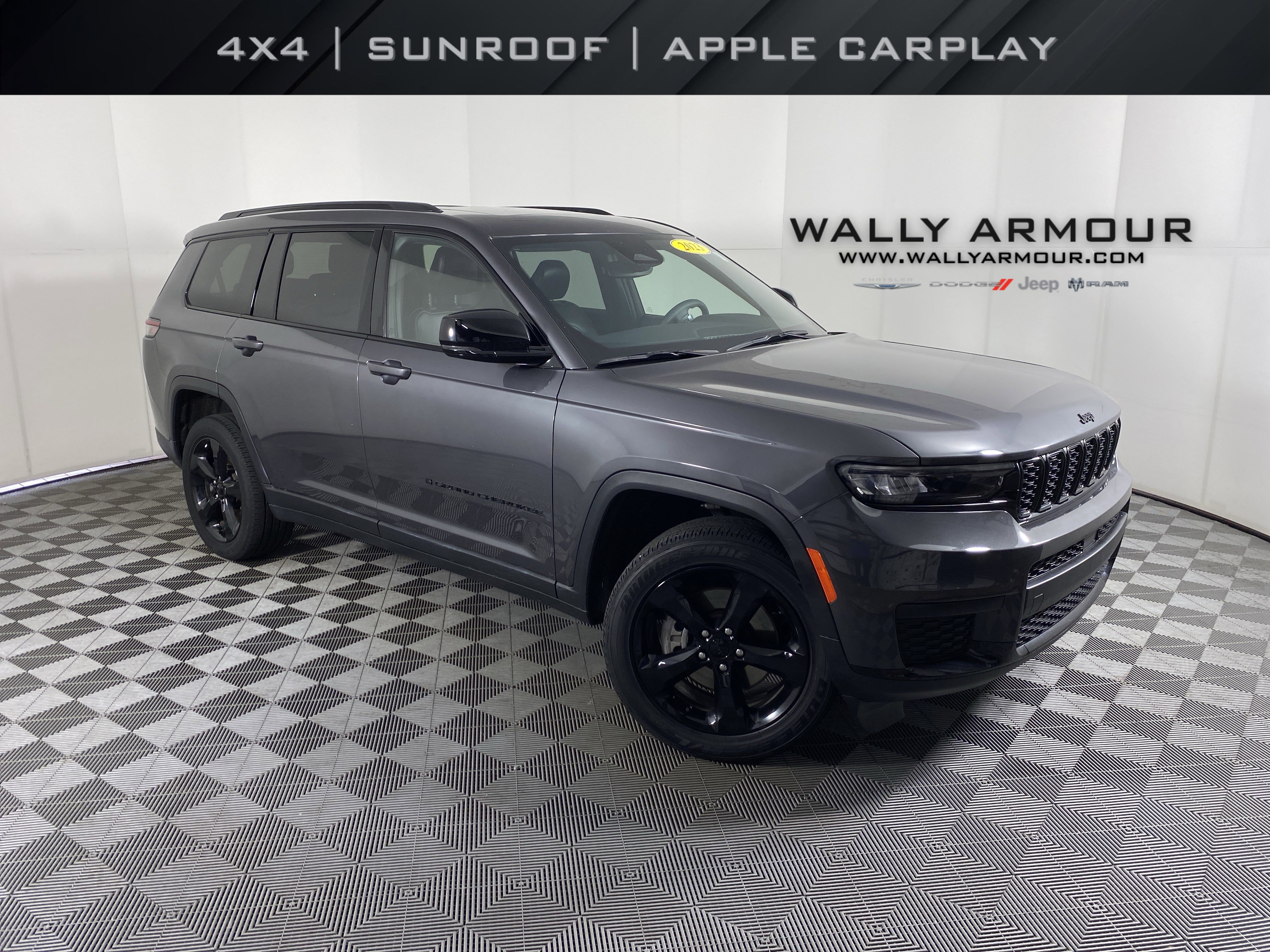 Used 2023 Jeep Grand Cherokee L Laredo image 1