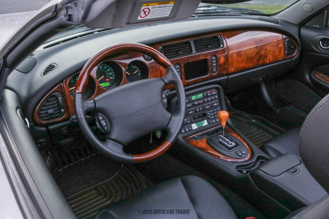 Used 2001 Jaguar XK8 Convertible image 31