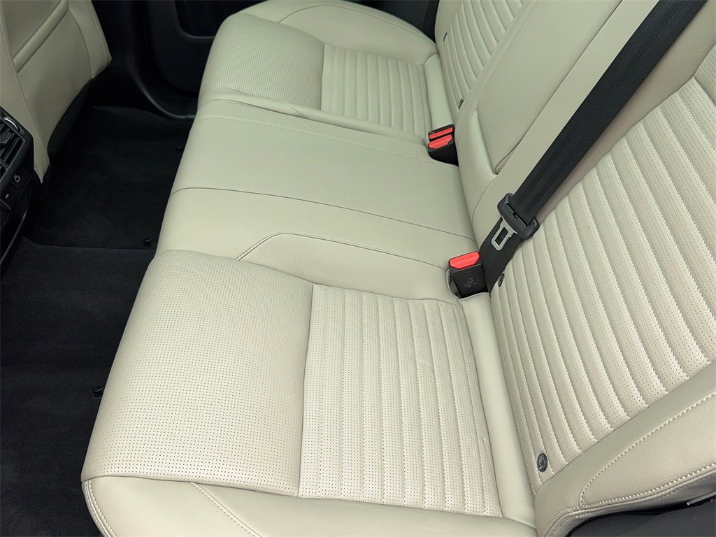 Used 2023 Land Rover Discovery Sport SE image 44