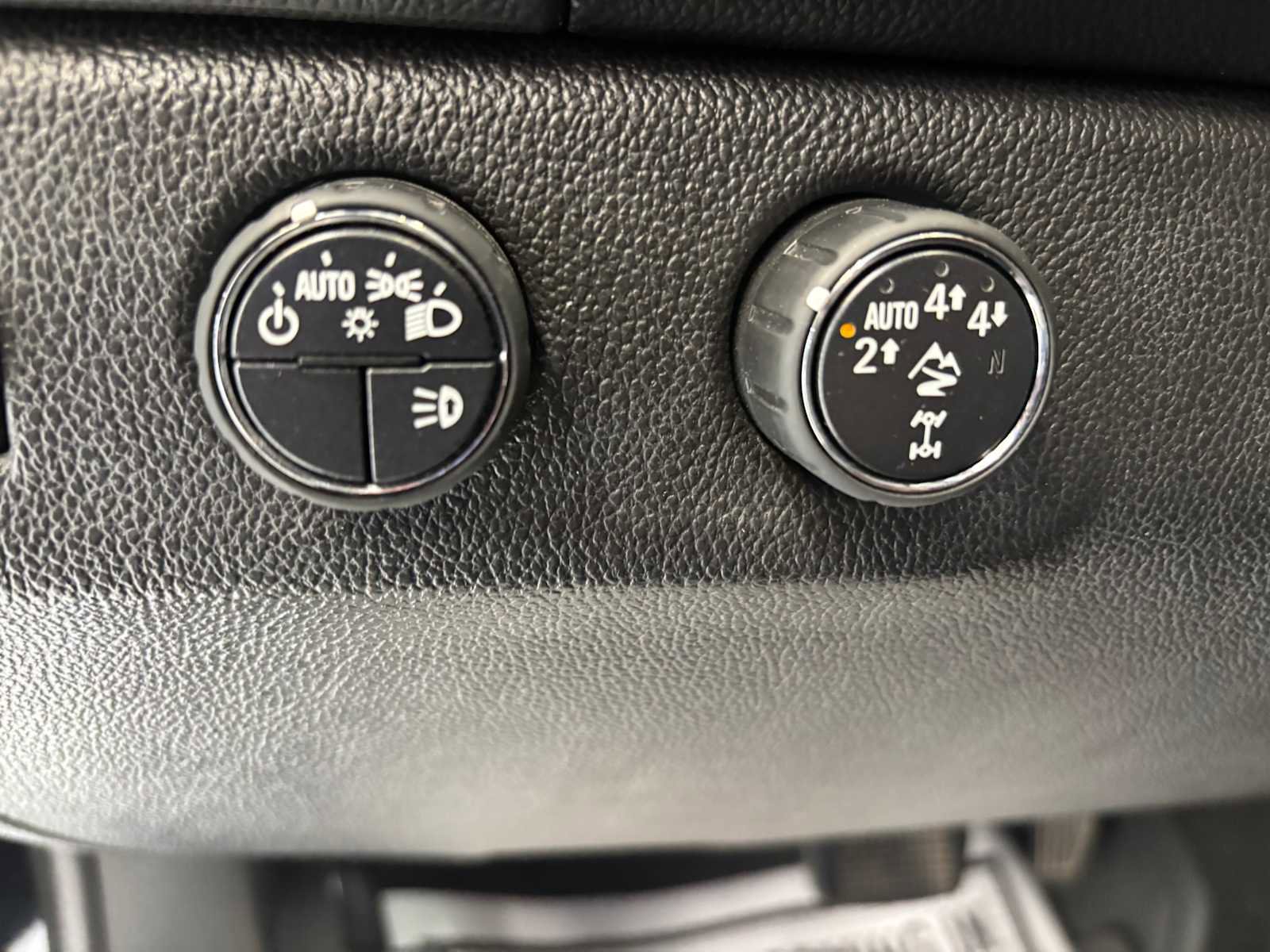 Used 2018 Chevrolet Colorado ZR2 w/ ZR2 Midnight Special Edition AWD/4WD image 13