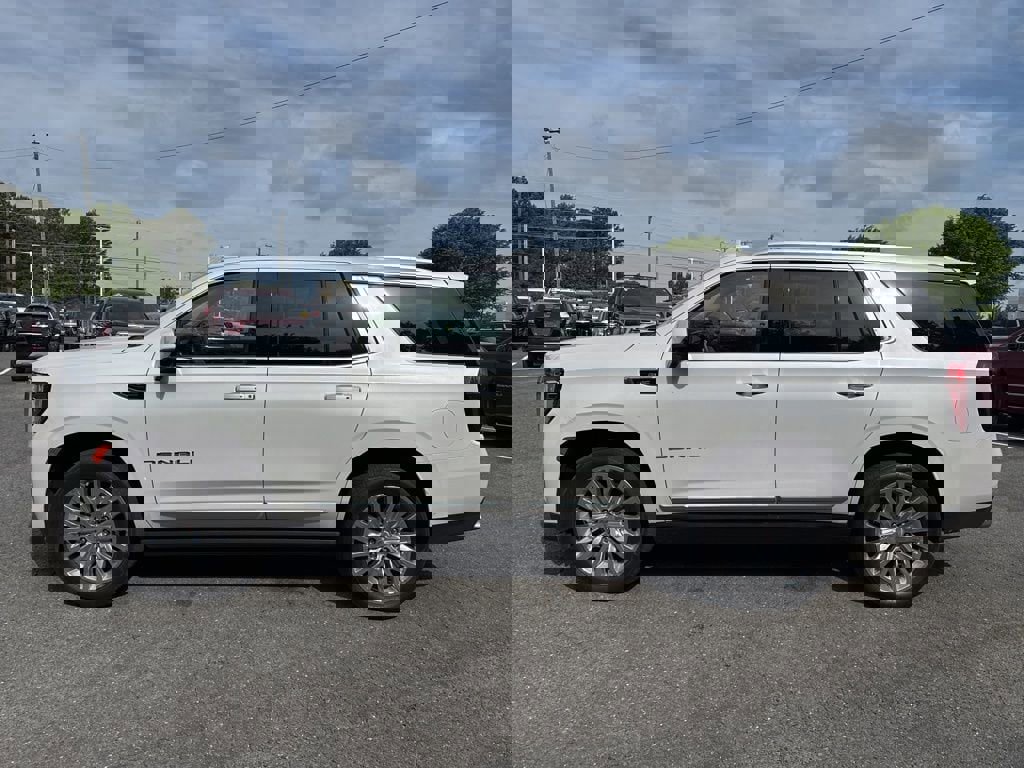 Used 2023 GMC Yukon Denali w/ LPO, Floor Liner Package image 4