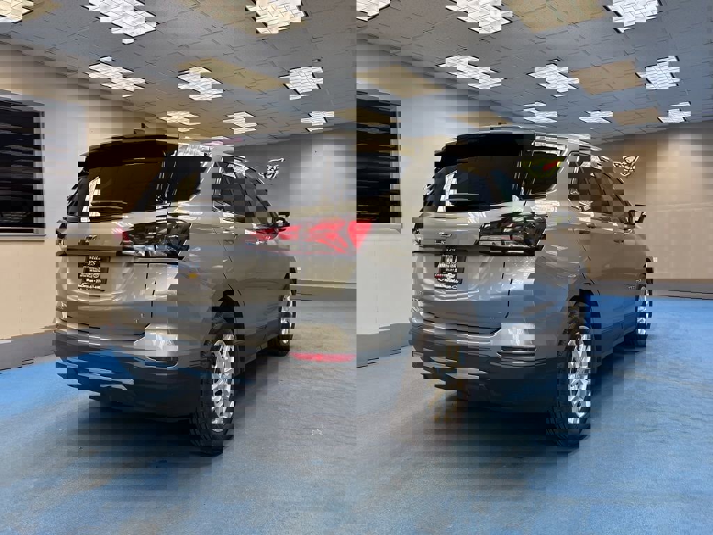 Used 2023 Chevrolet Equinox LT w/ LPO, Floor Liner Package image 2