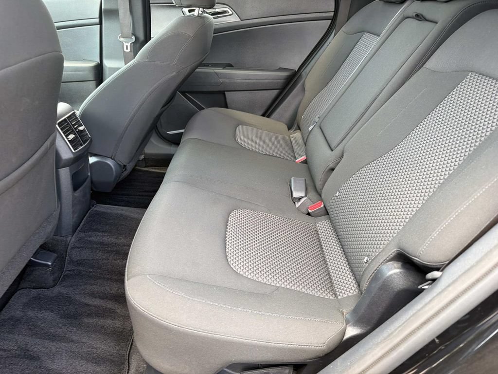 Used 2025 Kia Sportage LX FWD image 11