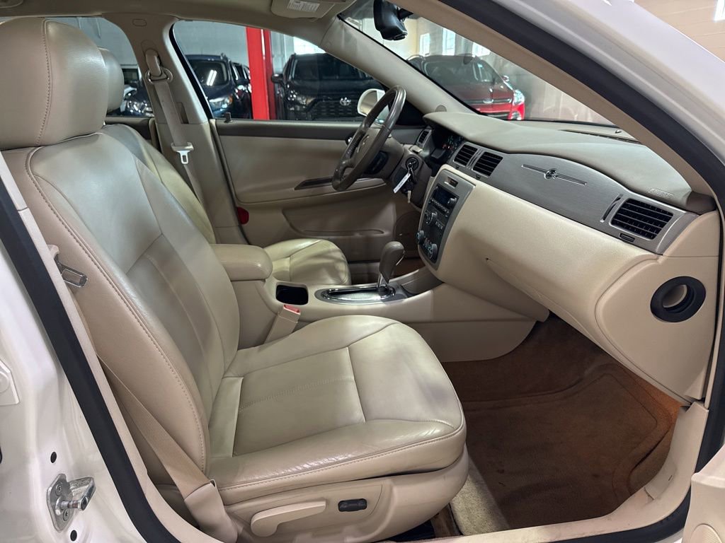 Used 2008 Chevrolet Impala LTZ FWD image 36