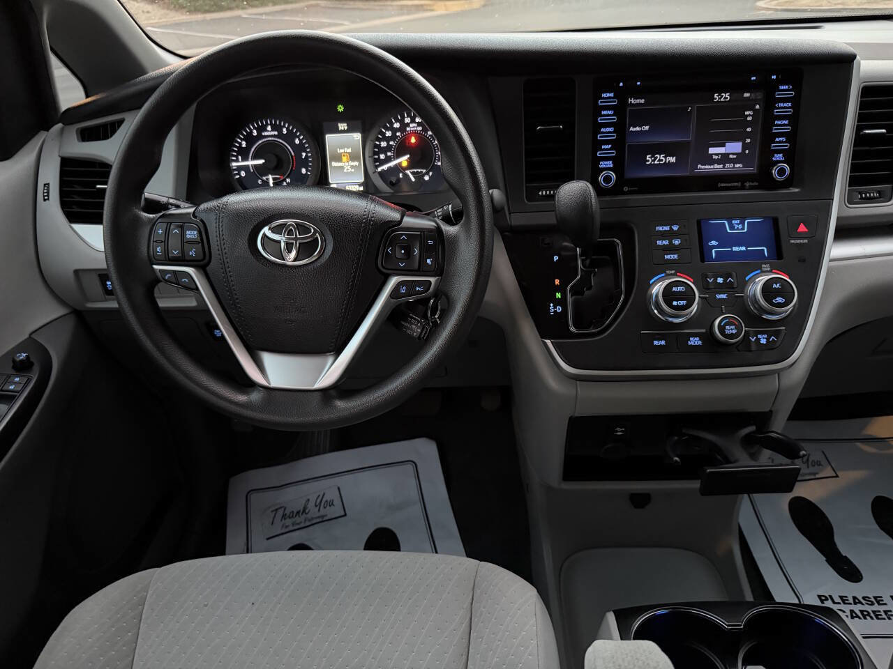 Used 2020 Toyota Sienna LE image 23