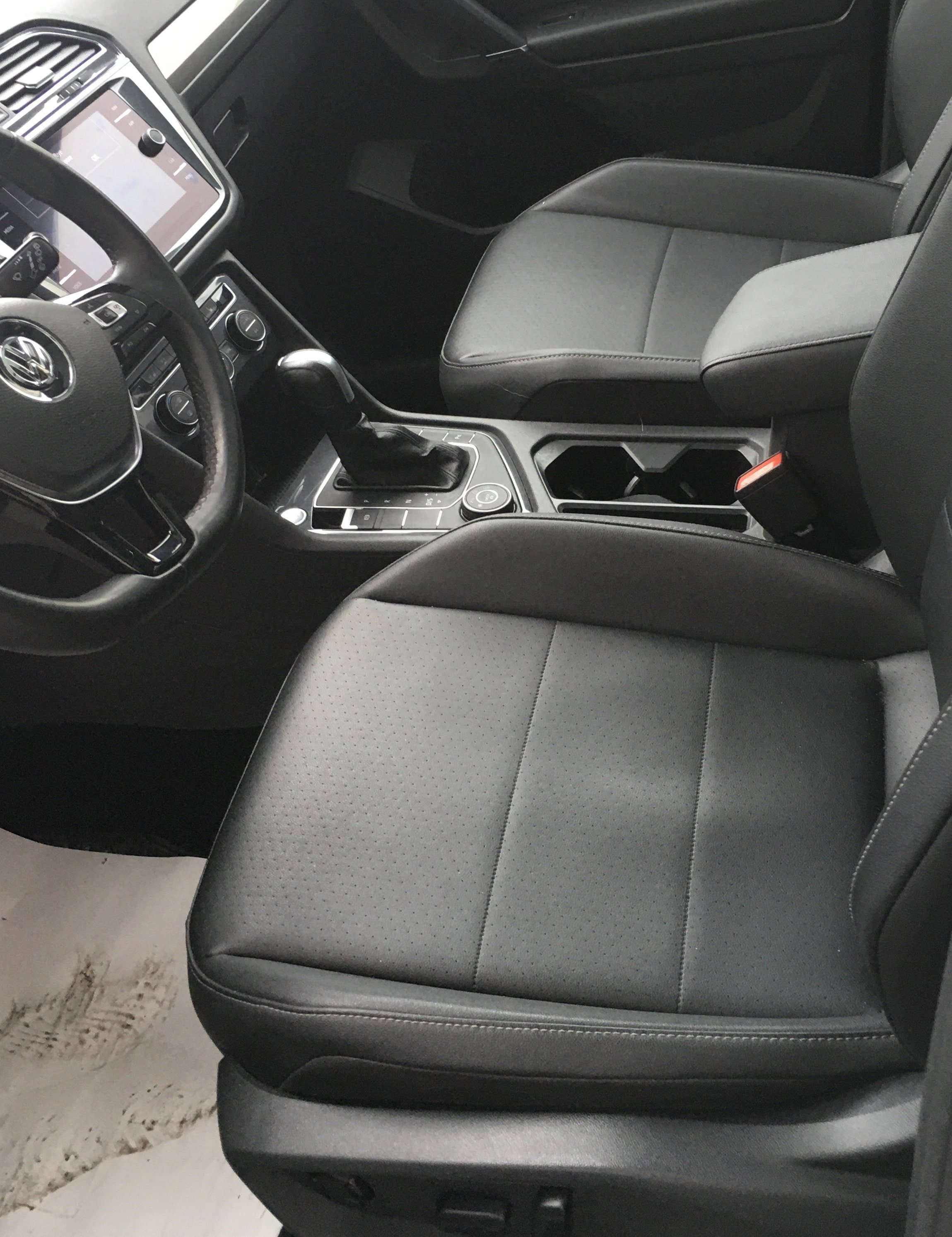Used 2020 Volkswagen Tiguan SEL AWD/4WD image 9