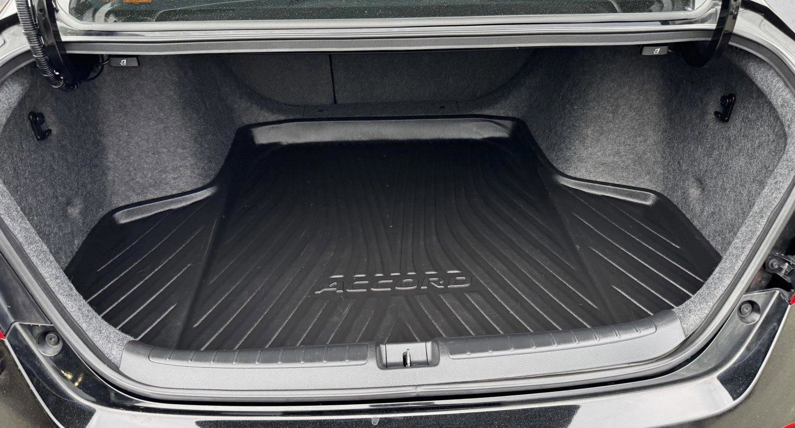 Used 2018 Honda Accord EX-L image 8
