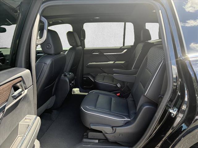 Used 2024 GMC Acadia Denali AWD/4WD image 10
