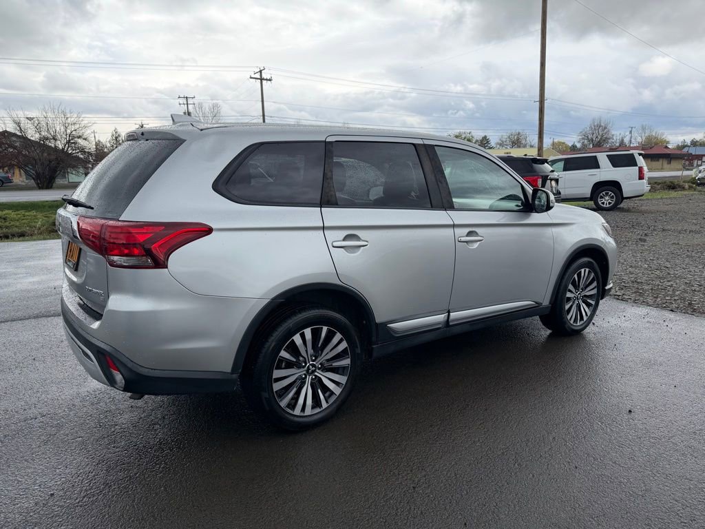 Used 2019 Mitsubishi Outlander SE image 4