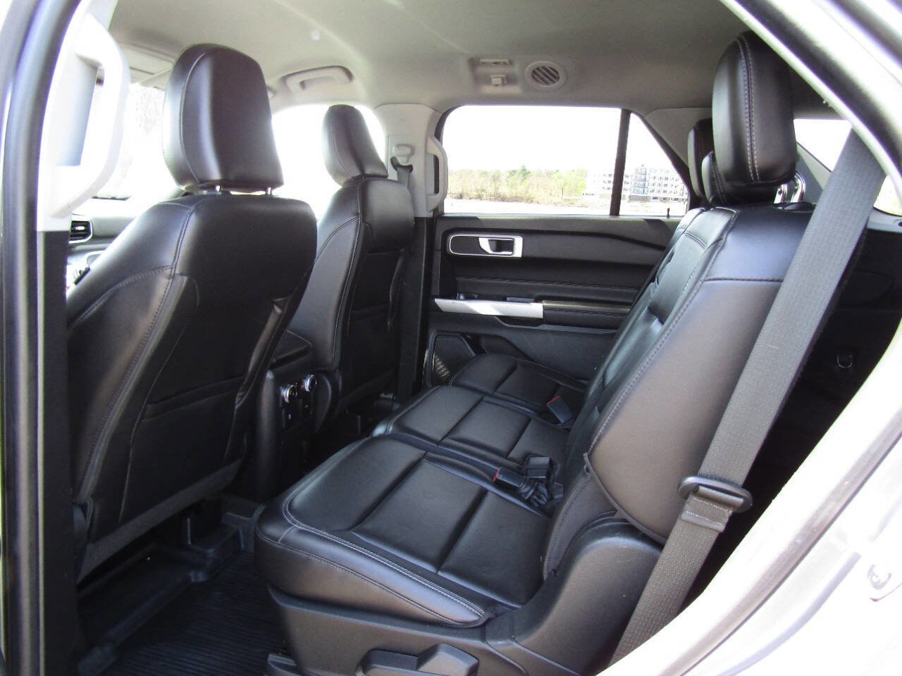 Used 2022 Ford Explorer XLT AWD/4WD image 12