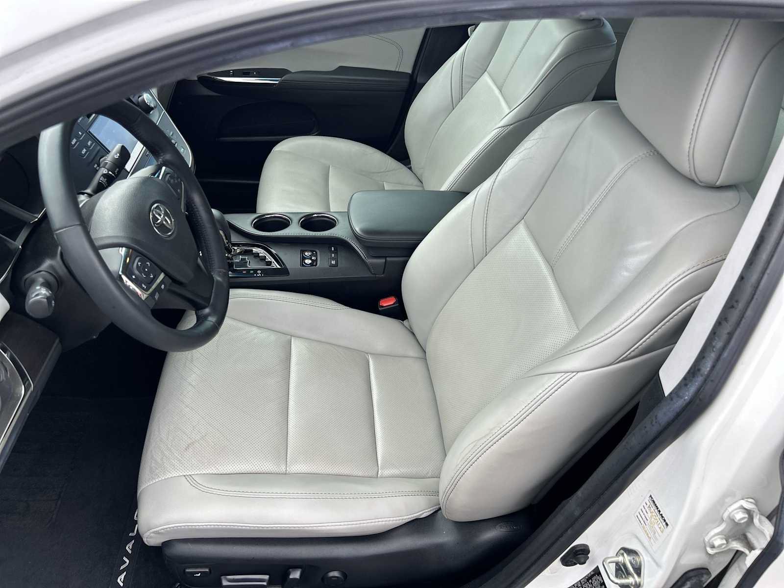 Used 2017 Toyota Avalon Limited FWD image 13