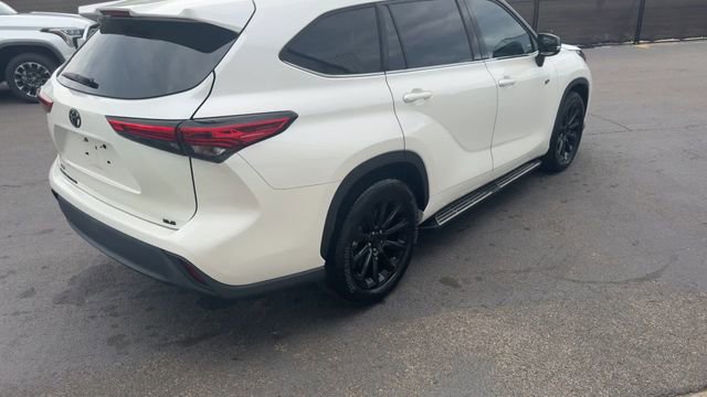 Used 2021 Toyota Highlander XLE FWD image 15