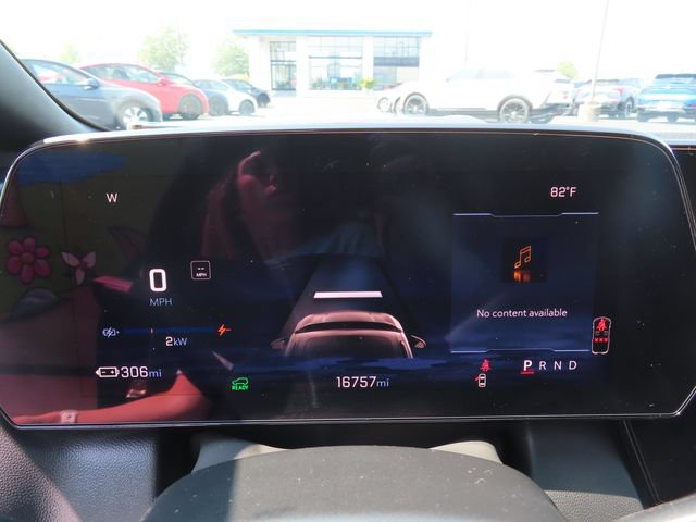 Certified 2025 Chevrolet Equinox EV RS w/ Convenience Package II AWD/4WD image 17