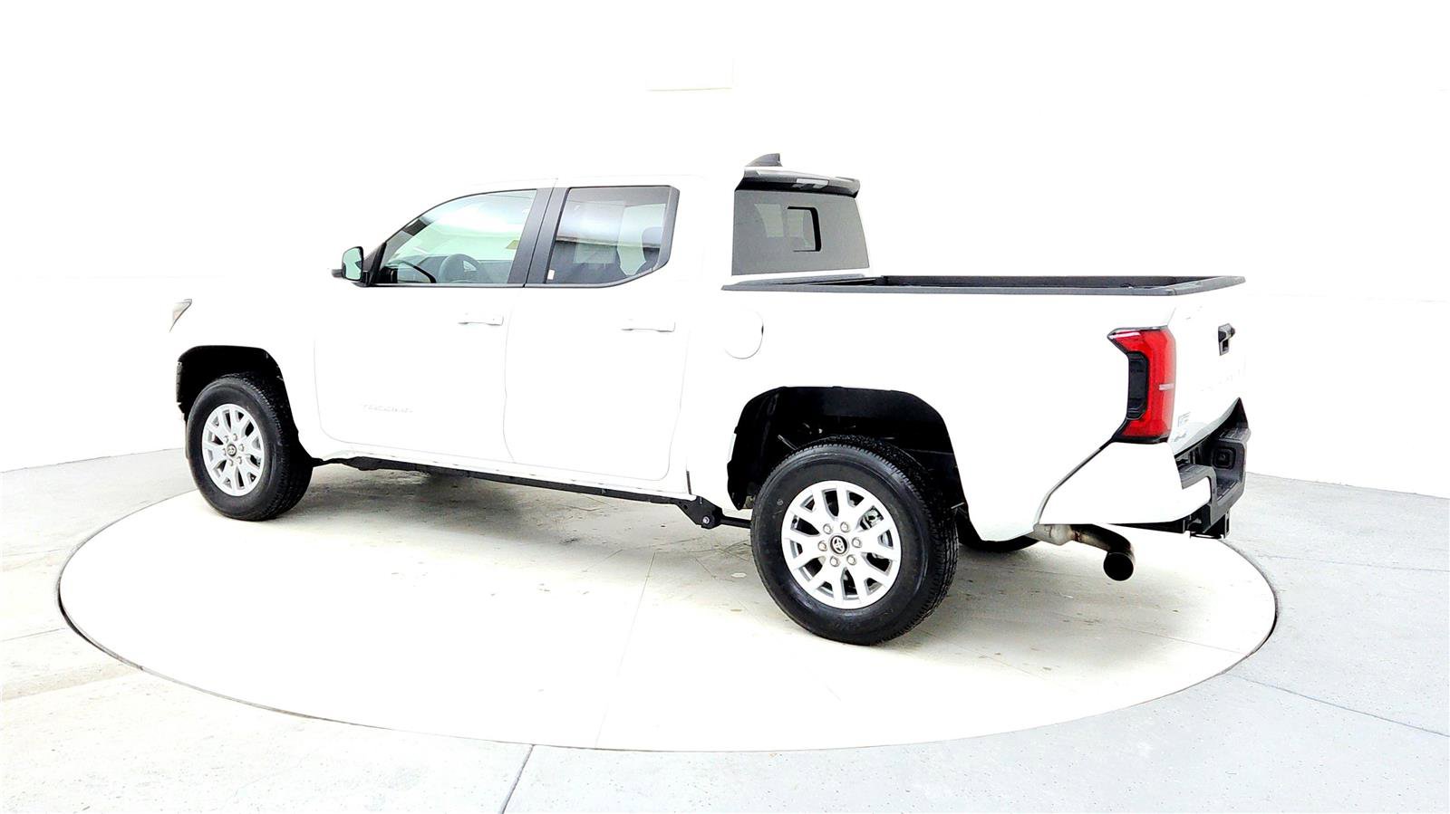 Certified 2025 Toyota Tacoma SR5 image 4