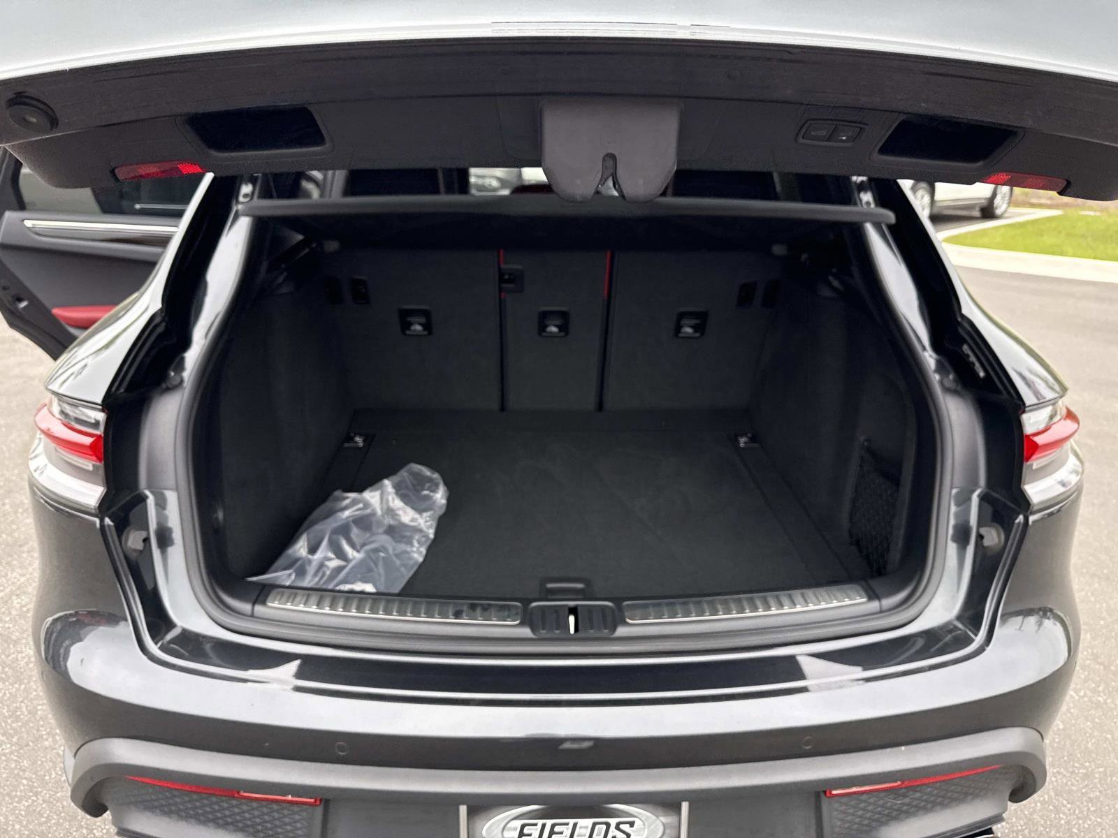 Used 2024 Porsche Macan image 11
