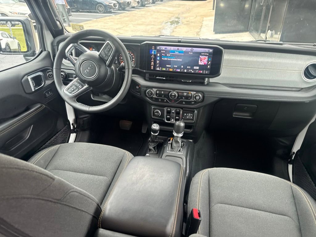 Used 2025 Jeep Wrangler Unlimited Sahara AWD/4WD image 7