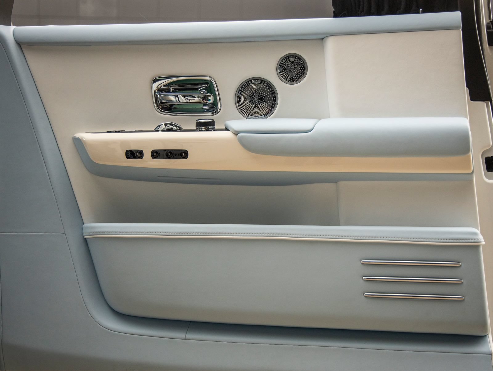 Used 2023 Rolls-Royce Phantom Extended Wheelbase w/ Leather Finishing Pack RWD image 49