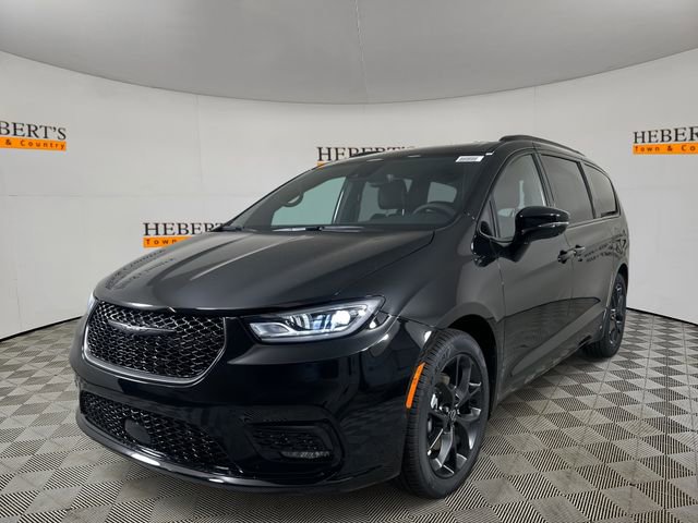 New 2026 Chrysler Pacifica Limited w/ S Appearance Package