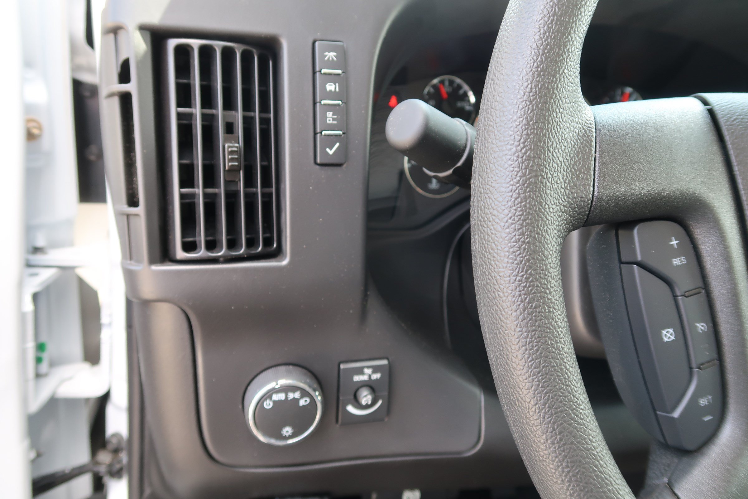 Used 2025 Chevrolet Express 3500 w/ Power Convenience Package RWD image 19