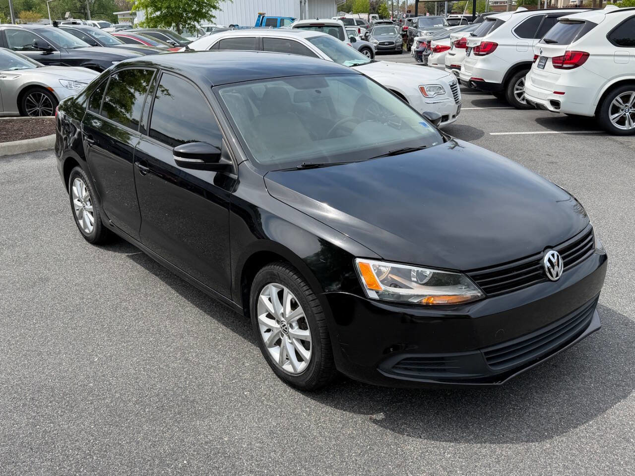 Used 2011 Volkswagen Jetta SE FWD image 3