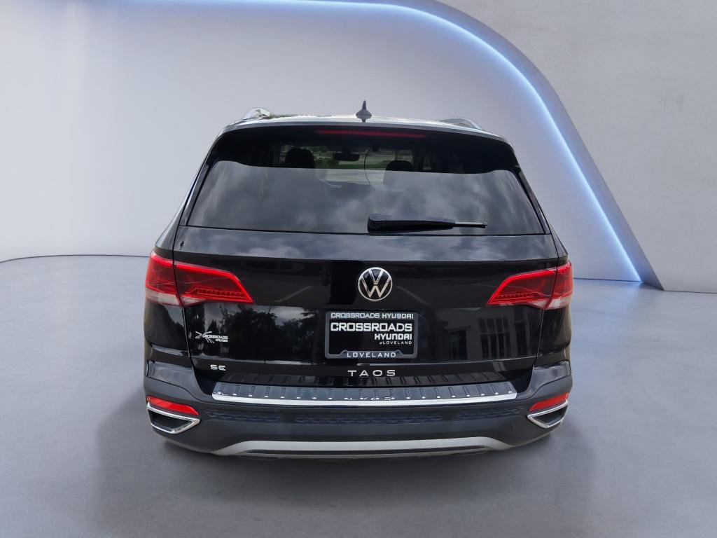 Used 2023 Volkswagen Taos SE w/ Panoramic Sunroof Package FWD image 5