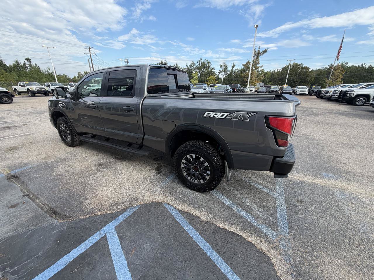 Used 2023 Nissan Titan PRO-4X w/ Pro-4x Convenience Package AWD/4WD image 5