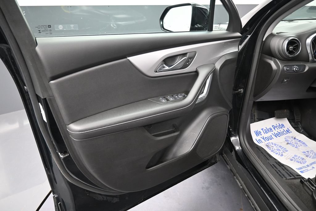 Used 2025 Chevrolet Blazer LT FWD image 27