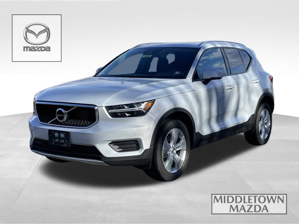 Used 2022 Volvo XC40 T5 Momentum