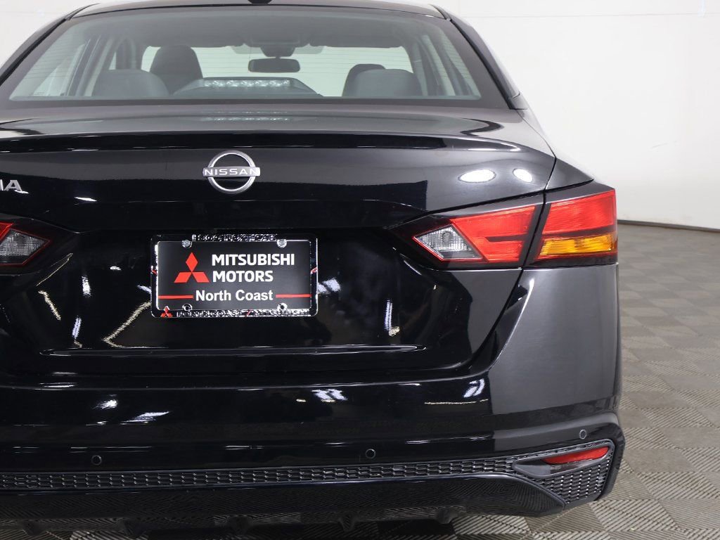 Used 2025 Nissan Altima 2.5 SV image 13