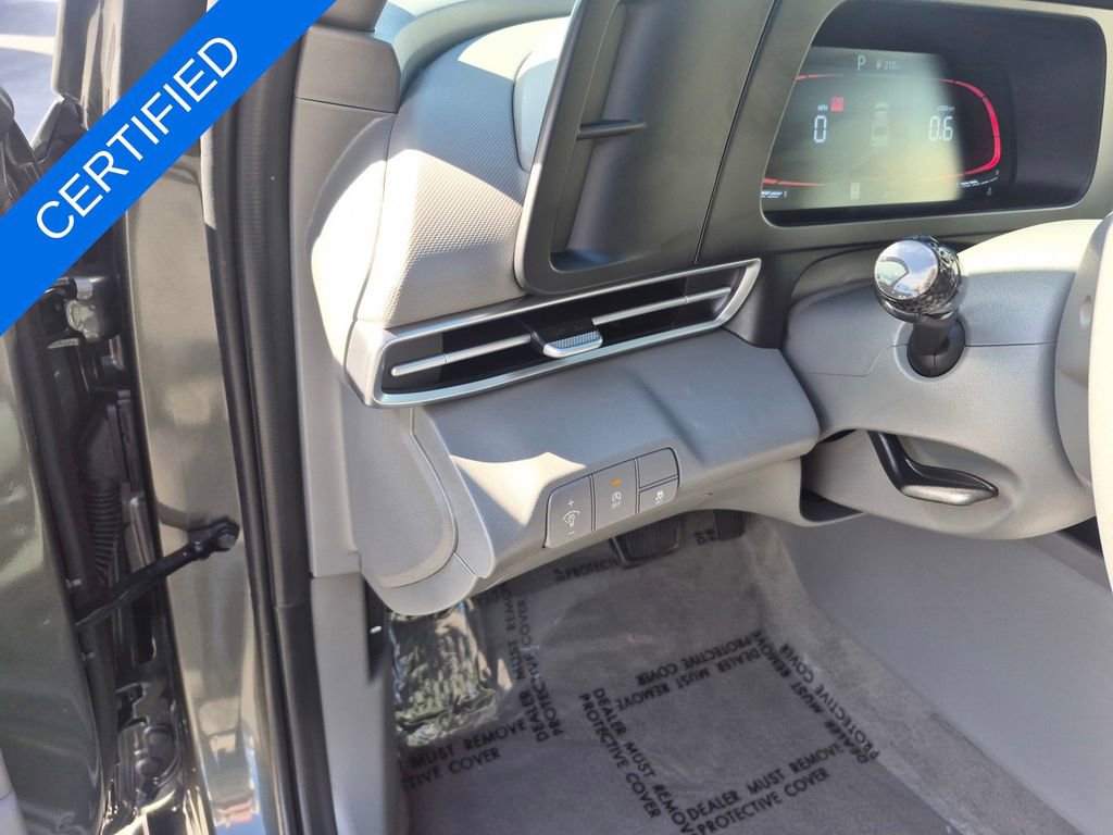 Used 2025 Hyundai Elantra SE image 12