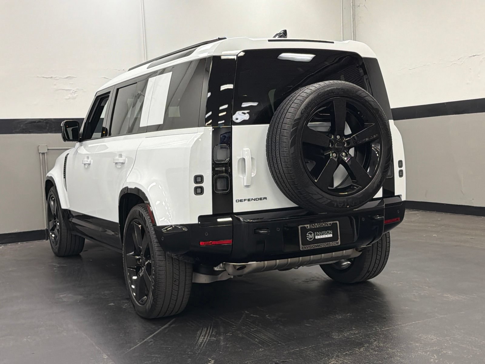 Used 2026 Land Rover Defender 110 X-Dynamic SE AWD/4WD image 10