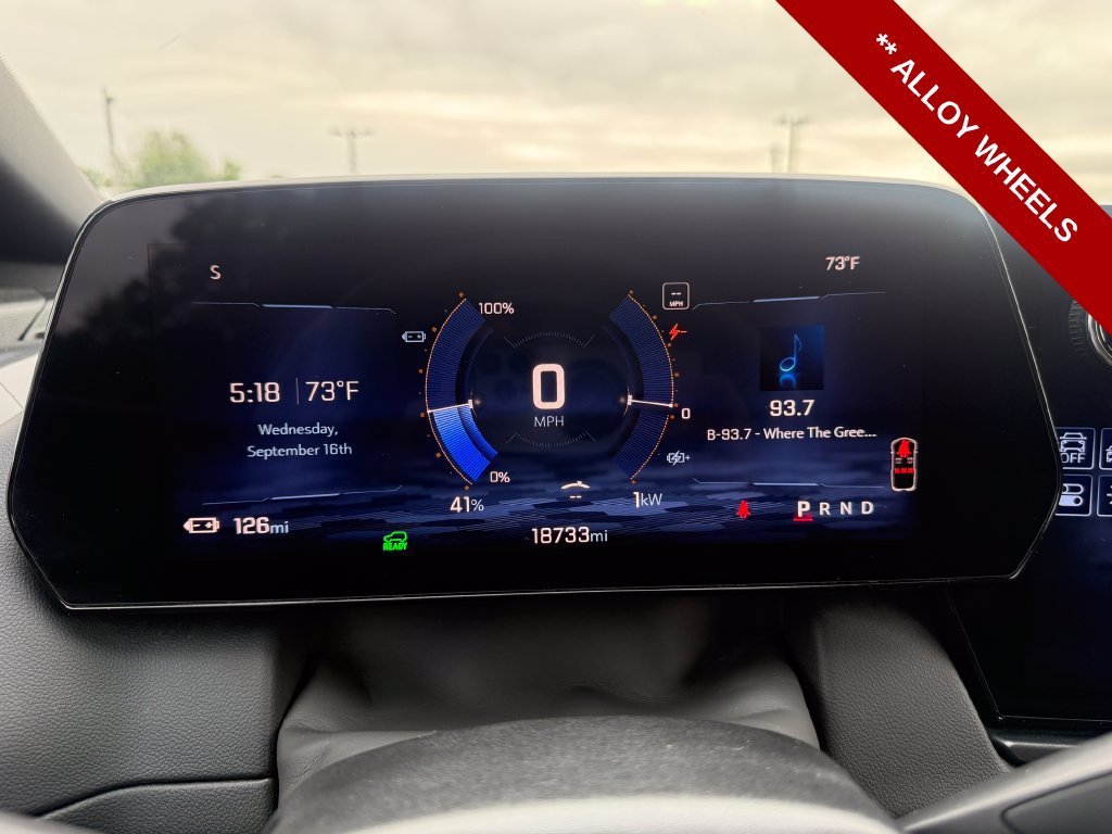 Used 2025 Chevrolet Equinox EV RS FWD image 21