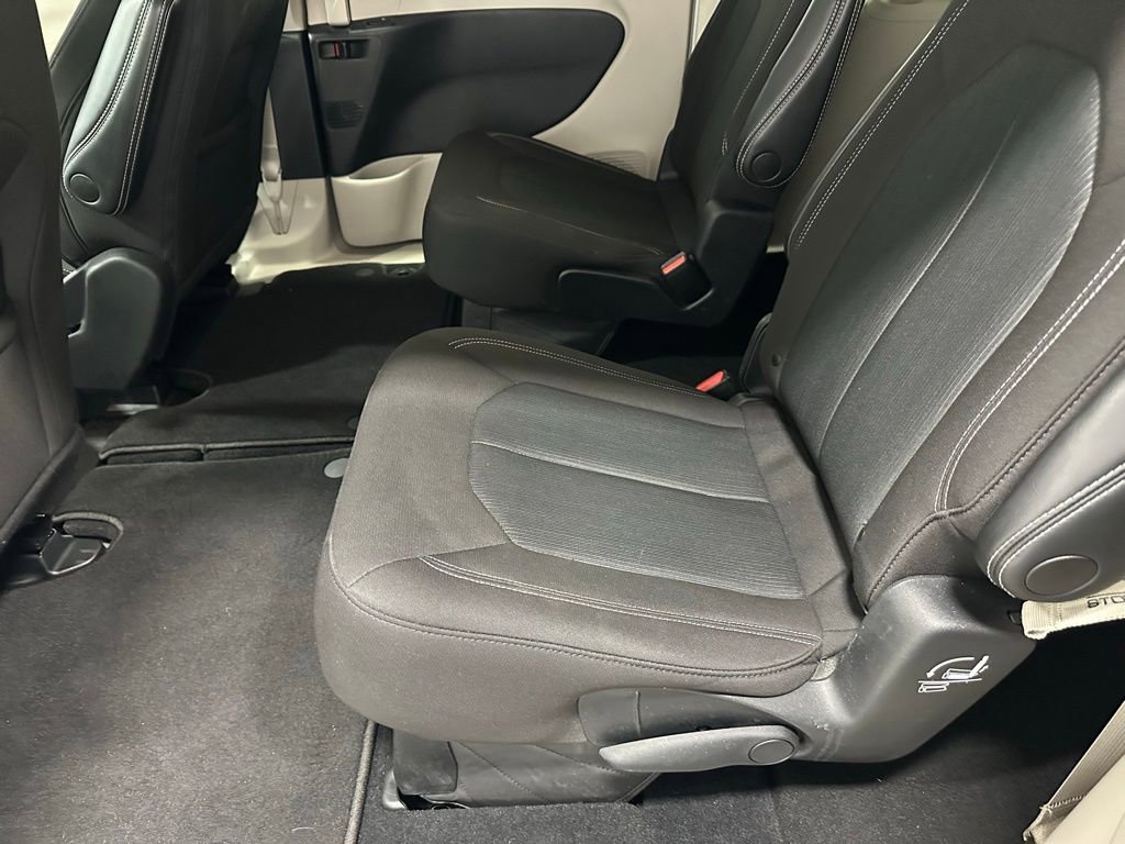 Used 2023 Chrysler Voyager LX image 47