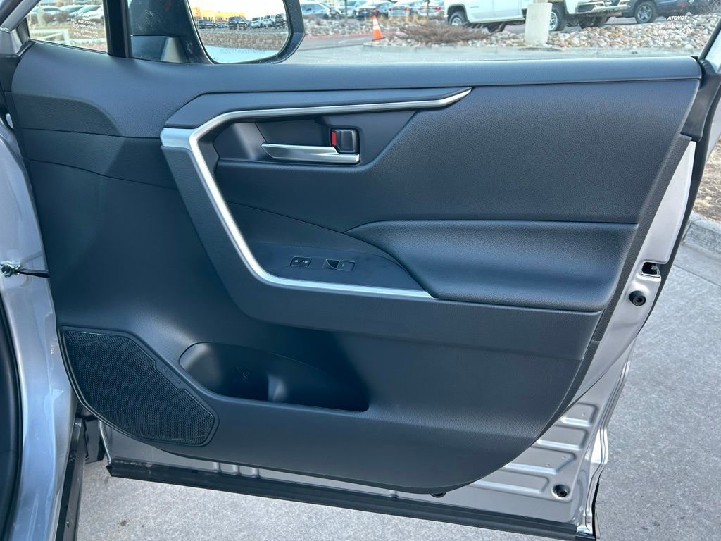 Used 2025 Toyota RAV4 SE w/ Weather & Moonroof Package image 27