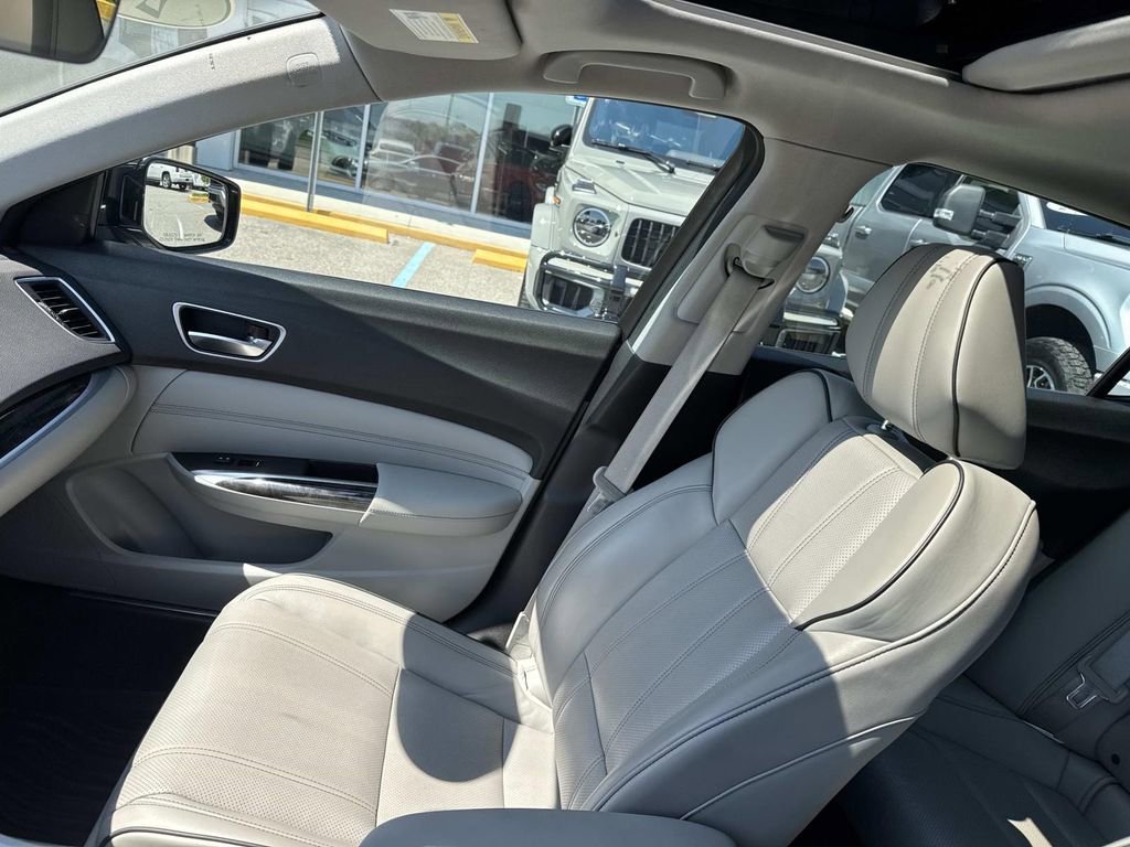 Used 2018 Acura TLX V6 w/ Technology Package FWD image 16