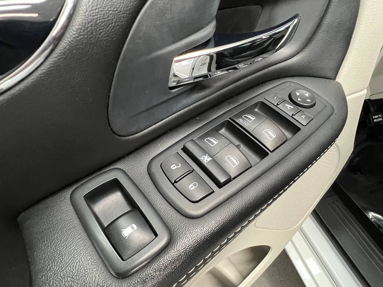 Used 2019 Dodge Grand Caravan SXT FWD image 23