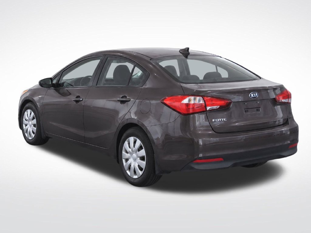 Used 2017 Kia Forte LX FWD image 4
