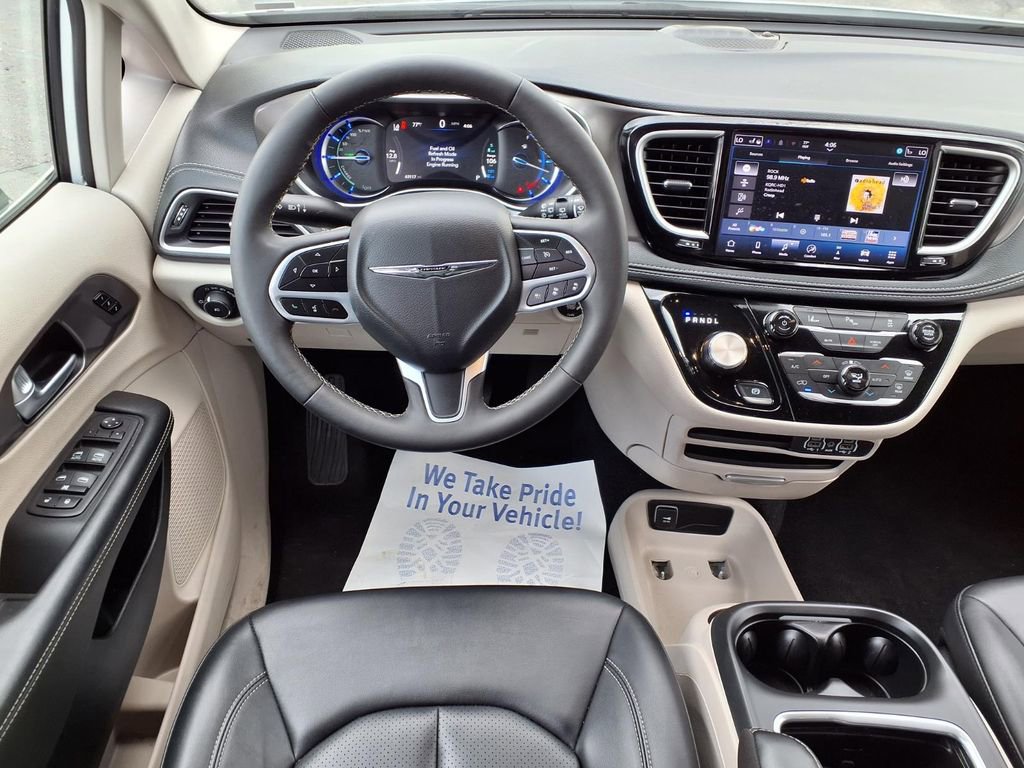 Used 2024 Chrysler Pacifica Select image 4