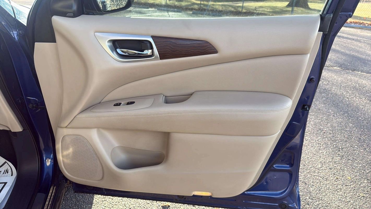 Used 2018 Nissan Pathfinder Platinum w/ Cargo Package image 20